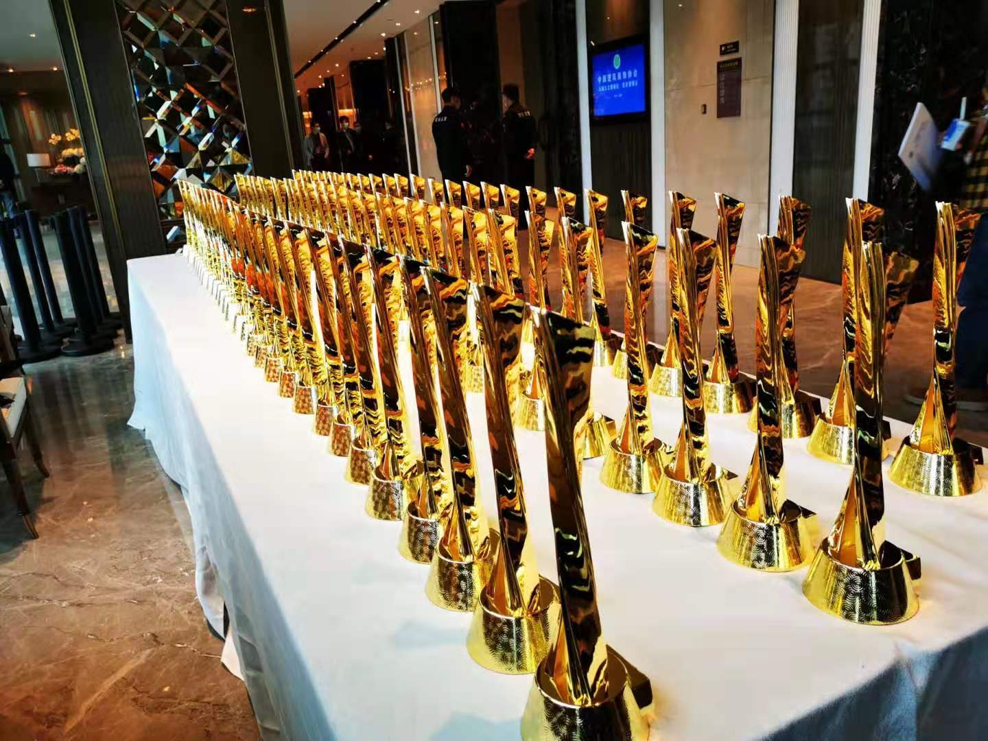 2020年中國建筑裝飾行業(yè)盛會(huì)：中裝建設(shè)穩(wěn)居裝飾類前十強(qiáng)、斬獲13項(xiàng)行業(yè)最高榮譽(yù)